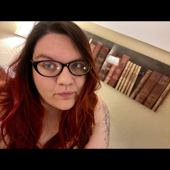 Meet your Posher, Tabitha - Picture 2 of 2